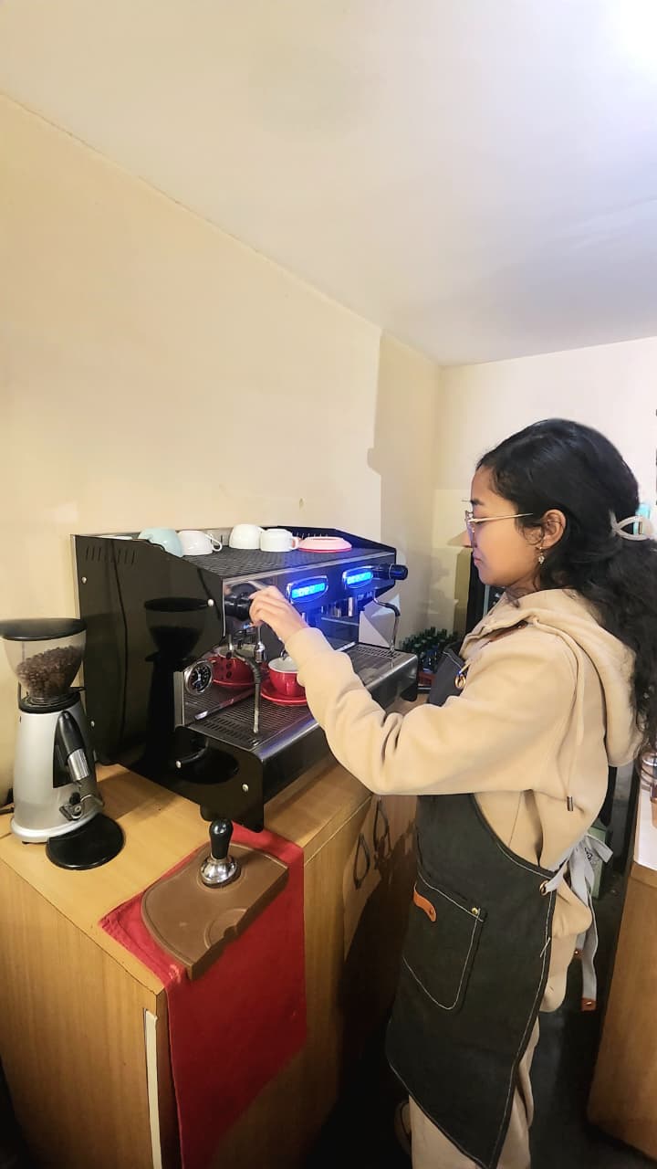 Committed to a greener surroundings by serving delicious coffee and food with a circular economy model.